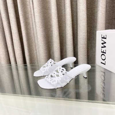 2025 最新罗意威Loewe Ss夏季限定镂空拖鞋 上脚真的太美了 强烈推荐 超级懒人拖 明星博主同款 面料 进口羊皮 里料:进口羊皮 大底:真皮注塑透染底