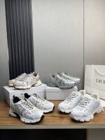 工厂价 Dior Chrono 迪奥情侣爆款热卖 原版开发全新tpu吸膜超轻极软组合大底. 运动风格 运动鞋..老爹鞋. 上脚超美超赞..各路明星网红纷纷上脚.