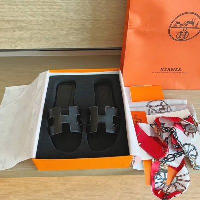 p直销 HermèS 包装升级，版型做工材料升级。 Hermes纯手工鞋女鞋 女装 产品爱马仕拖鞋 早春新款原版一样， 师傅级纯手工打造 ！高端定制，独家产品，