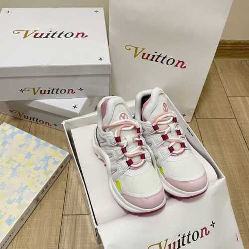 出厂 Louis Vuitton 路易威登 官网首发 三个新配色 Lv顶级休闲运动老爹鞋 大胆的前卫设计上富有个性的波浪形大底，风骚整个时尚圈，超符合新潮流新趋