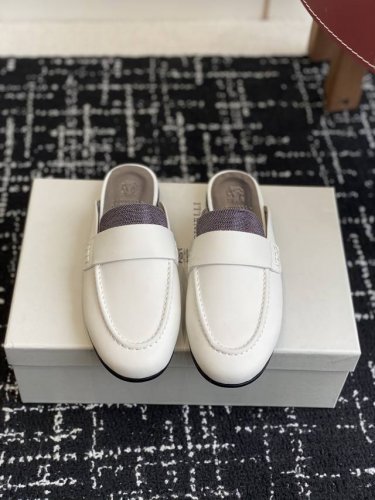 代购级 25Ss 春夏新款 The Row 乐福半拖 有谁能拒绝这样一双The Row啊 一定要分享给大家 The Row 乐福半拖 出街穿它随便搭配风衣牛仔西