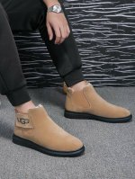 品牌UGG，官方最新款，原單1：1最新靴子真綿羊毛，假一賠十，絕對的高端貨，質量純是沒話說，精選上等進口皮料，傾心打造完美紳士珍品，鞋面頭層高絲光牛絨+真綿羊毛