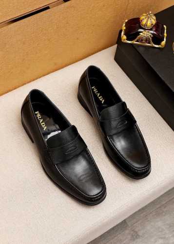 商品商标：Prada 普拉达 休闲皮鞋 正码码数: 38-44 45订制 商品材料：精选 进口头层十字纹牛皮鞋面，进口水染牛皮内里。强烈立体视觉效果，原版大底