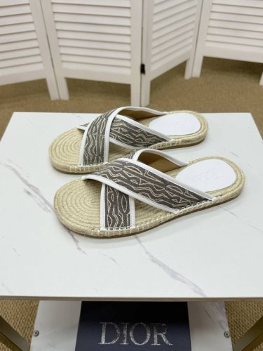 实价 。 Dior-迪奥 官网同步 专柜品质 时尚简约经典款 原版大底 尺码 Size 38-44 45、46、47定做不退换 X0