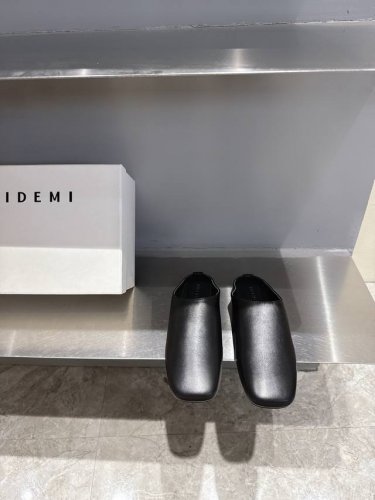 hidemi 2025春夏新款玛丽珍拖鞋经典百搭黑白配色好看好穿时髦精纷纷Get五星推荐 鞋面采用原版开边珠小牛皮 内里垫脚羊皮 原版开模橡胶大底 码数:35-