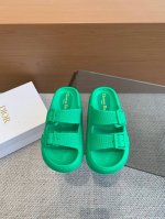 Dior 迪奥 2024ss 夏季新款 沙滩拖鞋 夏天到海边度假的最佳选择 这款最得意的设计就是垫脚磨砂面，区别于任何一款果冻鞋，碰水不会滑脚 下雨天或海边游玩