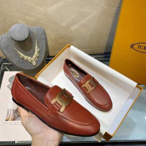 高版本出厂价 Tod'S 托德 斯tods专柜新品，款式简洁大气，舒适春秋乐福鞋，懒人休闲必备，面料柔软真皮材质，搭载质感金属，彰显极简之美。面料进口小牛皮，