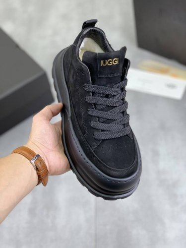 工厂价 UGG 最新款开口笑 全真羊毛内里 顶级高端品质皮毛一体保暖雪地靴来自澳洲温暖奢侈品牌男鞋，UGG-5877官网同步、采用进口牛皮制作，精心缝制而成..