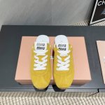 出厂 独家顶级版本 缪缪Miumiu2025Vs早春新款休闲鞋系列 圆头平底休闲鞋 代购级别 高级感十足 国内外博主刷爆的一款 复古又时髦 上脚美炸了 官网主推