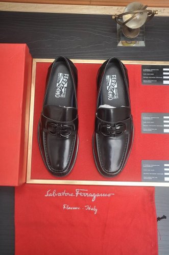 出厂价p Ferragamo 菲拉格幕 专柜最新款 原版进口开边上乘牛皮手工编织成+进口牛里+原版奢华金属扣+原版组合大底 对比无压力 38--45 45定做