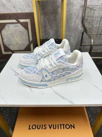 情侣款 Lv 路易威登 走秀款，原版1:1开发顶级版本！！！ 鞋面由意大利进口丝绸牛皮+3D打印渐变色网面、带夜光、鞋舌、后跟电绣logo标志，侧边饰有品牌lo - 点击图像关闭