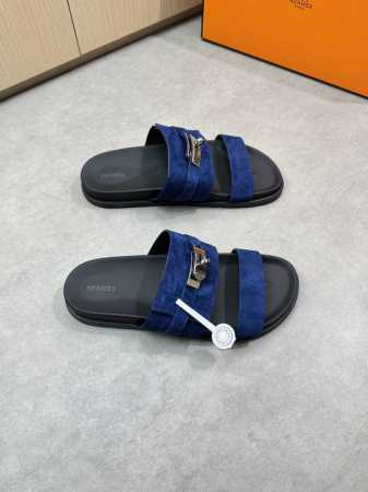 Hermes 爱马仕 -高端品质 原单休闲凉拖鞋 -鞋面：进口高丝光反绒小牛皮、品牌金属扣件 -内里：水染牛皮 -大底：超轻Tpr橡胶 真皮包Tpu水台；组合成 - 点击图像关闭