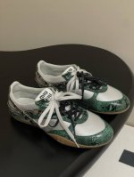 Miu Miu 25Ss 缪缪春夏新款走秀款 玛丽珍款德训鞋 休闲运动鞋 蛇皮运动鞋 以经典复古鞋型为蓝本 质感皮革勾勒流畅线条 复古轮廓金属扣与鞋带设计巧妙融