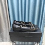 冲量价: 小香24 A玛丽珍 新品最美系列 香家高级感这块总让人大写的服气 看起来蛮简单的款式 但上脚就莫名很高阶 之前好多人找我要上班的单鞋这款举双手推荐 圆