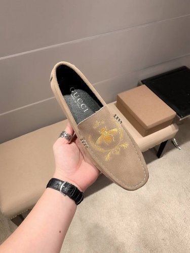 品牌古奇，英文名Gucci，官网正品此款是巴黎时装周走秀款，惊世骇俗，古奇不一样的感觉，自然不失高雅，[爱情] 鞋面采用头层进口意大利牛皮+绣花，头层羊皮内里，