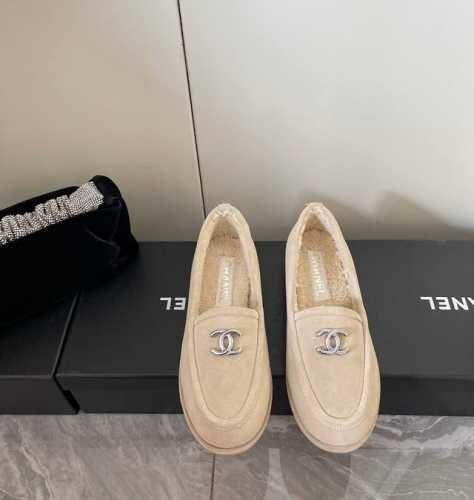 Chanel 香奈儿秋冬新款 泰迪 羊羔毛乐福鞋 小香 C家 专柜又一超级大爆款，网红博主小姐姐们的挚爱，社交平台的各种夸赞，超级暖和 超级秋冬 看到这期总能唤