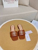 顶级版-真皮底Valentino 25最新经典百搭V扣小矮跟后空拖鞋 出厂 ────── 面料：顶级小牛皮 ────── 内里：全粒面混种羊皮 ────── 大
