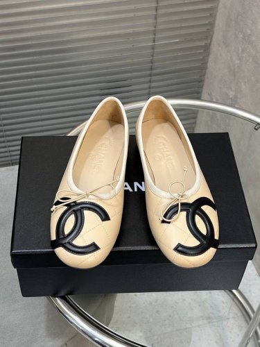 出厂 Chanel香奈儿新款单鞋小香跳舞鞋 面料：进口羊皮，内里：羊皮里 大底：原版胶底 码数：35～41 40，41定做