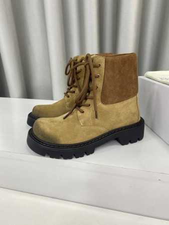 冲量价: LOEWE 罗意威 24ss 秋冬新款 娃娃头 鞋带马丁靴 简约大气时髦 耐看不过时 是时尚圈永不退潮的经典所在 复古的英伦风格 让你穿出不一样的气质 - 点击图像关闭