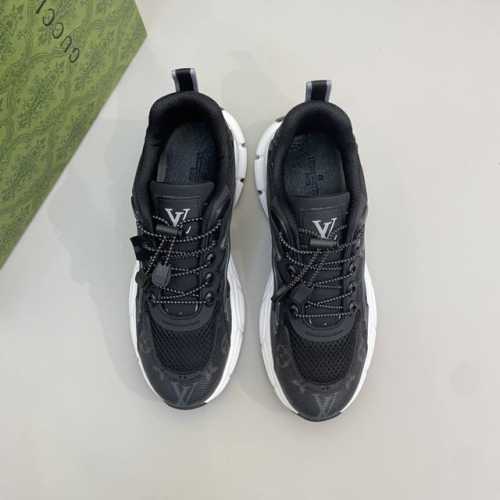售 价: 商品商标：Lv* 路易威* 低帮运动鞋 正码码数: 38-44 可订做45 商品材料：鞋面进口磨砂皮拼接原版材料，透气内里，原版大底。 编 号：000