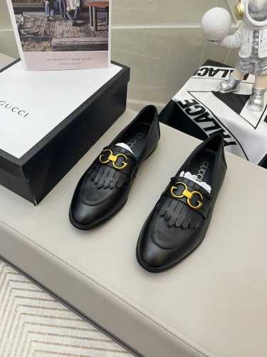 工厂价 Gucci 古奇 新款 20213新款精心打造，引爆全场！不断创新的国际品牌 此款男士潮男商务休闲皮鞋，原版版本 羊里垫脚成型橡胶大底防滑大底，透气舒适