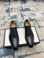 gucci～ 码数:38-45 G～家 官网同步新品男士皮鞋，采用进口小牛皮制作，手工擦色改色工艺，立体感十足，独特气质！水染牛皮内里，进口真皮大底，极致奢华！