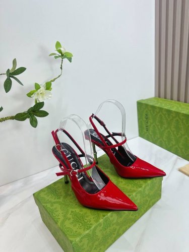 出厂 2025 Sss新款报到 Gucci 古*奇 原单品质 原汁原味的欧式风格 上脚非常完美穿搭上配此鞋 优雅大方 晶莹剔透 无论种各配件材质 都是家独一比一