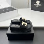 工厂p价 实物拍摄太美啦Chanel新款呢子厚底拖鞋坡跟防水台凉拖鞋 真的太美啦吧 香奈儿属于夏天的颜色 仙女必备爆款 太喜欢这双鞋了 chanel25p松糕布