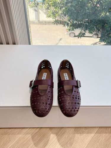 原版购入法国一线奢侈品牌Alaia 阿莱亚24Ss法式仙女芭蕾舞平底跳舞鞋，Alaia品牌源自其创始人，Azzedine Alaia是上世纪80 年代“超紧身性