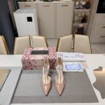 JlMMY CHOO周仰杰 专柜款3D棱格磁铁盒包装 顶级版本，低端勿比。25年最美凉鞋 ，方口中空钻链尖头凉鞋系列。 时尚国外博主“KarenWazen”同款