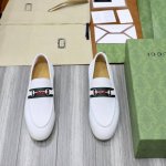 出厂价： 原版1:1拆解g家新品 Gucci古-驰 马衔扣男士乐福鞋 便鞋 官方售价 Rmb ,900 这款单品出自gucci Lido系列，设计灵感源自意大利