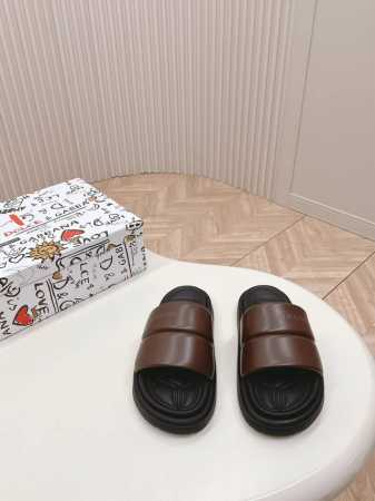 工厂价： 男款 Dolce&Gabbana 杜嘉班纳24Ss 春夏新款男款拖鞋系列 最新款 厚底 一字 交叉 凉拖鞋 原版购入开发 做货 徽标志 休闲 凉拖鞋 - 点击图像关闭