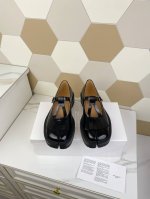 出厂女 Maison Margiela马吉拉23Vs春夏新款分趾厚底乐福单鞋系列 厚底分趾系带单鞋 原版一比一打造舒适度 包裹性都比较好 个性十足 很好驾驭各种