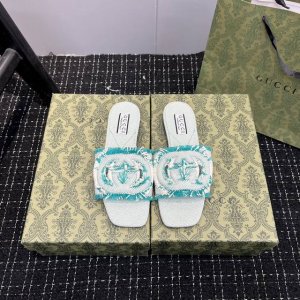 橙子出厂价p gucci 古驰 春夏新款 流苏平底拖鞋 休闲凉拖 日常休闲款非常好看又百搭的一款产品 多个颜色选择 看着都喜欢流苏版本设计 为每一个女神们都负责