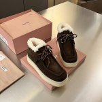 MiuMiu*缪缪2024秋冬最新爆款 厚底高帮乐福鞋从皮里做到毛里的大爆款！强烈安利人手一双！整双鞋方头的设计超显脚瘦，线条感极强，增高显瘦神器！TPU大底+