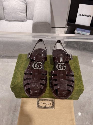情侣款Gucci 25Ss 春夏最新款 双G果冻凉鞋 专柜购买原版 正品一比一开发 所有细节 材料 全部跟你在专柜买到的都一样 欢迎细节对比 码数:37 44