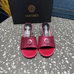 versace范思哲 专柜新款 鞋面：真丝烫钻 内里垫脚：羊皮 跟高：6Cm 鞋底：真皮大底 码数：35-42码 42定制不退换 ⑥价格p：钻