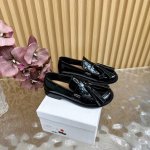 高品质Jwanderson25春夏最新走秀款流苏乐福鞋单鞋 没有撞色的强烈感 但依旧吸睛 鞋面滚边做法 超结实针脚 线条流畅转角弧度自然 干净利落 圆圆的鞋头搭
