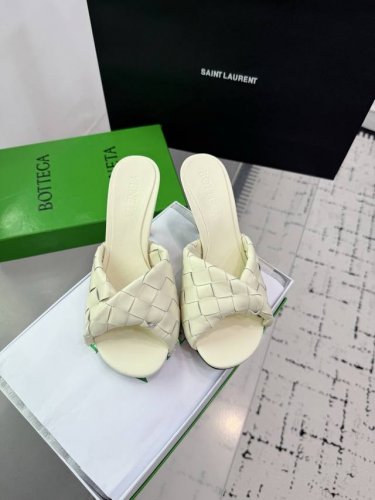 Bottega Venetabv Blink系列纽结编织饰带高跟凉拖鞋 Ins 小红书巨多网红明星上身 真的太美了高级穿着又仙女 简约时髦又有设计感而且非常非常