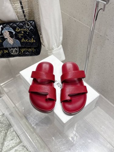 代购级 the Row 25Ss 春夏新款简易皱面简易平底 夹脚拖鞋 therow一贯的极简风格 干净利落的版面设计 没有任何装饰 仅以设计为亮点 凸显气质和彰