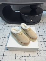 普拉达 prad* 24ss秋冬毛毛半包拖鞋系列 对原版工艺 每个款式，颜色都很赞！！集舒适 可爱 时尚 高雅 百搭 ，羊毛舒适柔软，唤醒秋冬暖意。让您从早到晚