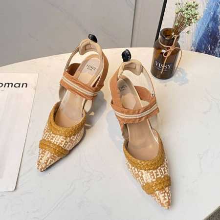 芬 迪 海外colibri Slingbacks . Colibri编织高跟单鞋 厂批： 普通大底： 真皮大底： 芬 迪这季的设计简直太好看了！1：1原版拆解复 - 点击图像关闭