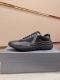 工厂价 元 情侣款普拉达 PRADA 新款男士休闲运动鞋，高端品质 TW定制双层透气网布进口头层小牛镜面漆皮 鞋垫是小牛皮 冲孔设计 透气舒适 原厂真空PU吸塑