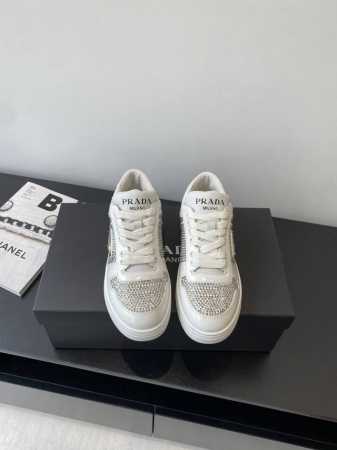 女 男 prada 普拉达 新款休闲运动鞋 板鞋 情侣款顶级原版1:1版本 可对比市场任意版本 全部定制材料 独家开模大底 细节全部对版出货 连包装也做到跟正品 - 点击图像关闭