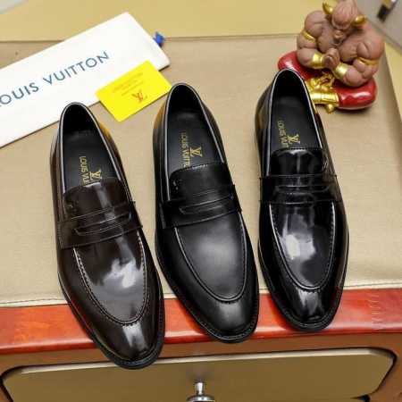 Louis Vuitton 路易威登 新款官网爆款！原版一比一复刻，那种沉稳内涵儒雅的品味无法言喻的开启时尚鞋履的旅程从容应对各种场合！大牌的气势不言而明！上脚 - 点击图像关闭
