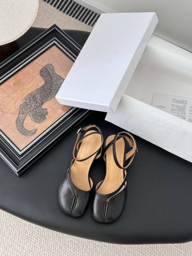 工厂p价 女装女鞋 运动原单 高定品质！Maison Margiela Mm6分趾鞋 Tabi 意产植鞣羊皮！ 欢迎对比 真正的原版大底！ Size:35-39
