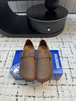 Birkenstock 博肯 真软木潮流时尚 休闲鞋 人体工程学设计符合脚形的脚床，软木材质穿着超级轻便舒适，楦形线条优美，做工精致，长时间穿着不累脚。略显慵懒