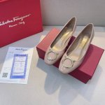 橙子出厂价 Ferragamo 菲拉格慕 方头漆皮粗跟单鞋 浅口中跟女鞋 跟高：4Cm 码数：34-41