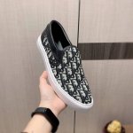 新款: 厂价 原版1:1 D奥* 官网同款 高版本 最新爆款休闲鞋，专柜1:1。顶端品牌 奢侈～代购，顶级～质量。专柜同卖产品 鞋面選用进口透气牛皮搭配布面料材