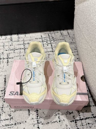 salomon Xt Whisper 萨洛蒙 户外休闲 运动鞋 原版购入开发 做货 全新演绎的专注于其空气动力学的外观上，标志性白色与奶油色带来都市风格 另一双